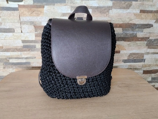 Mochila Tejida "Luna negra"